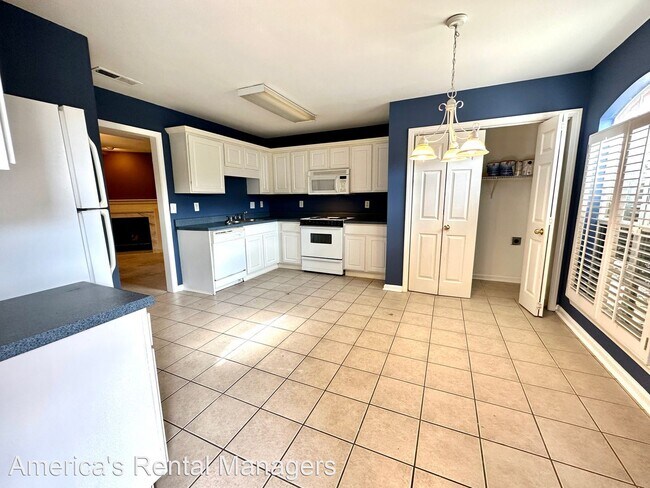 Building Photo - 3 br, 2.5 bath House - 165 Rocky Ridge Drive