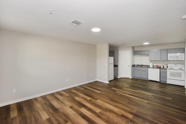 Building Photo - 7905 Gold Star