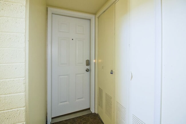Building Photo - Cozy 2 Bed, 1 Bath Pet-Friendly Home with ...