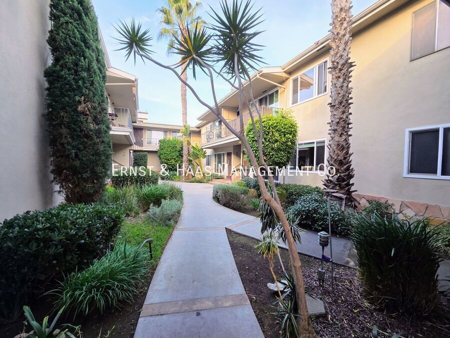 Foto del edificio - 2049 E 3rd St