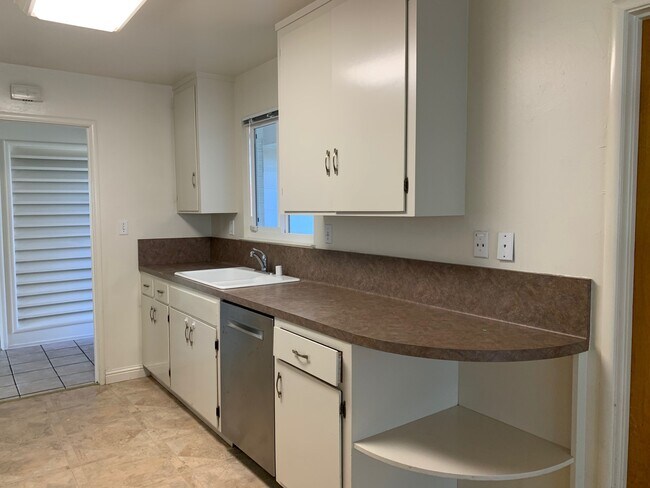Building Photo - 1383 Bobolink Cir