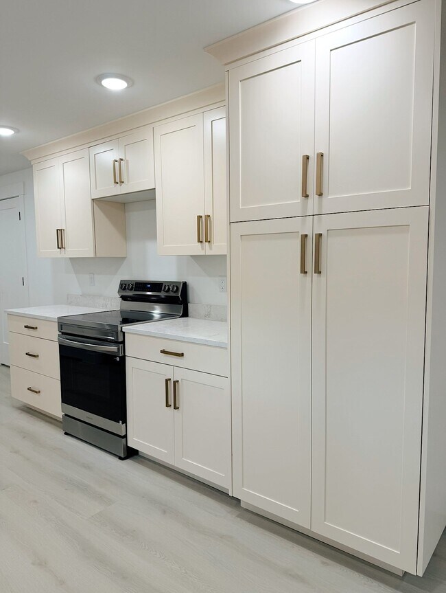 Building Photo - 266 S 1400 W