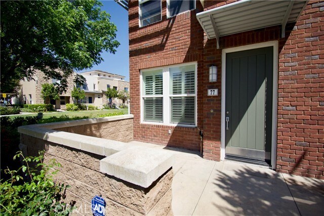 Primary Photo - 77 Brownstone Way