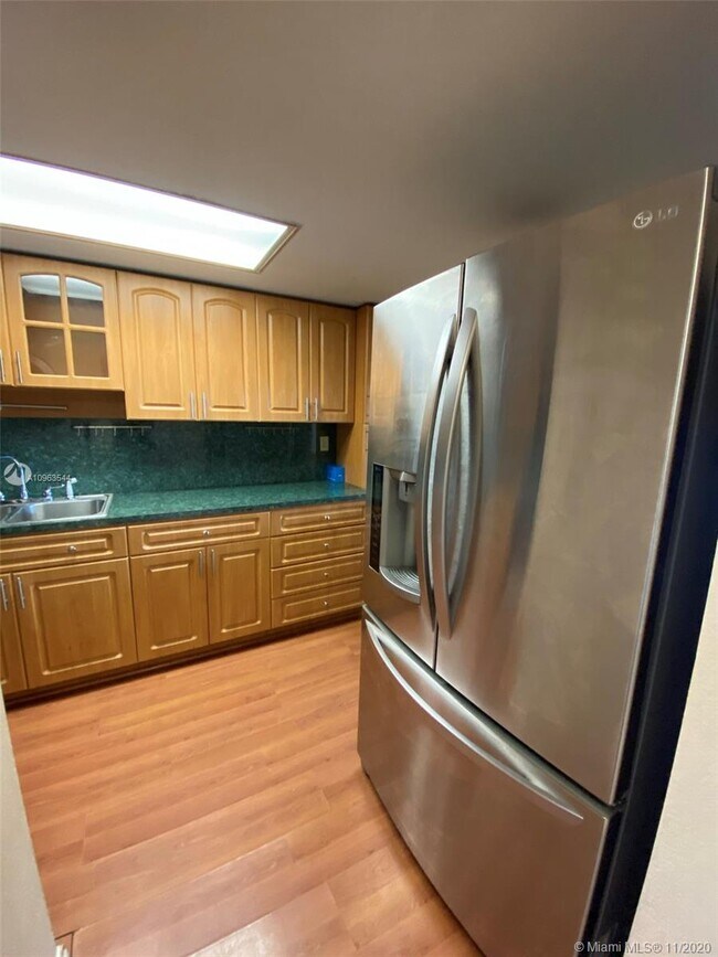 Foto del edificio - 10000 NW 80th Ct