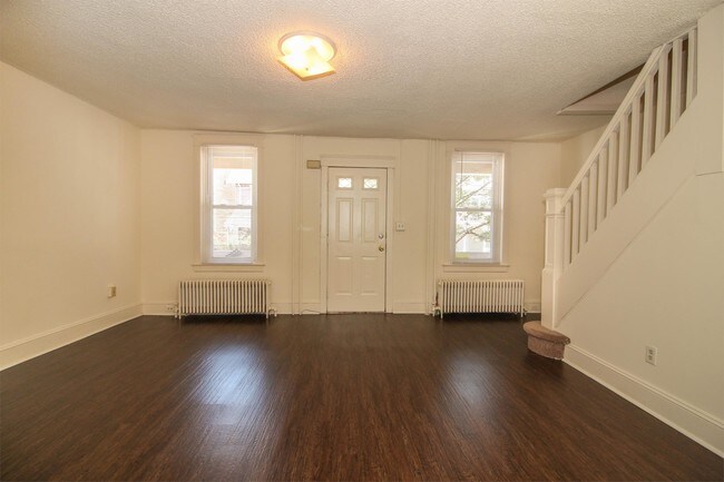 Foto del edificio - 312 E 5th St