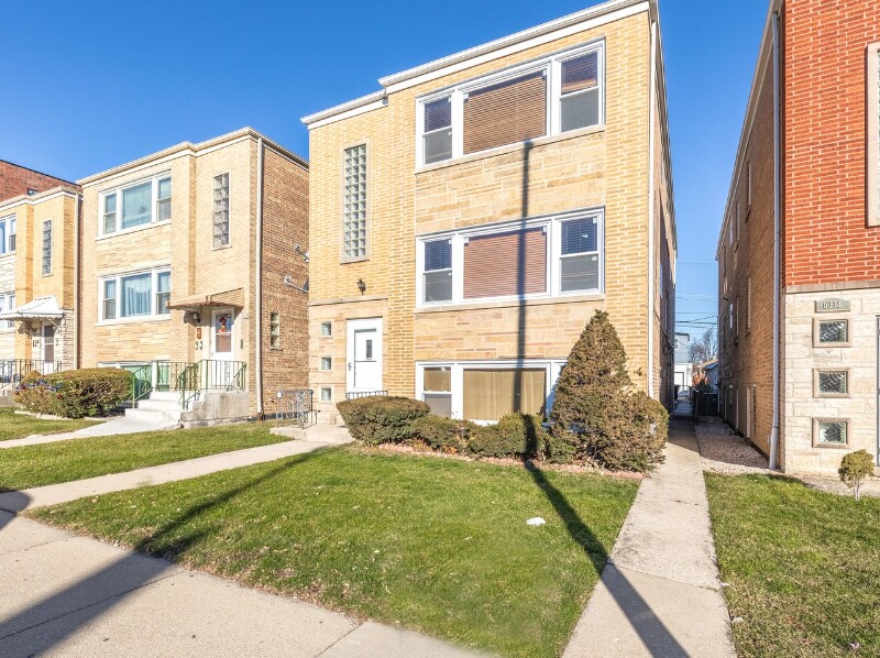 Primary Photo - 6322 W Belmont Ave