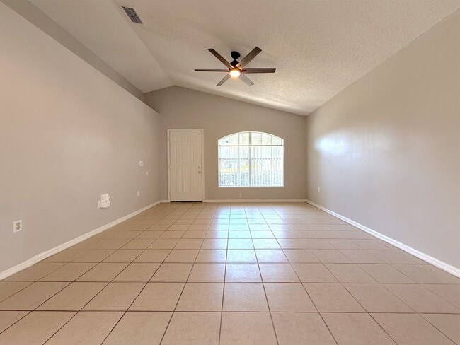 Foto del edificio - 3/2 Home with a 1-Car Garage in Apopka