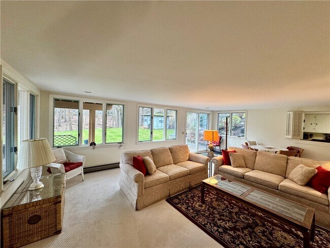 Foto del edificio - 333 Colebrook Dr