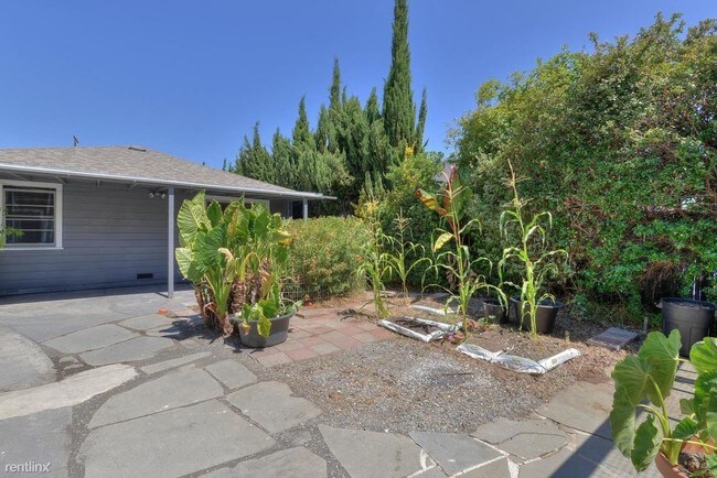 Foto del edificio - 2 br, 1 bath House - 119 Redwood Ave
