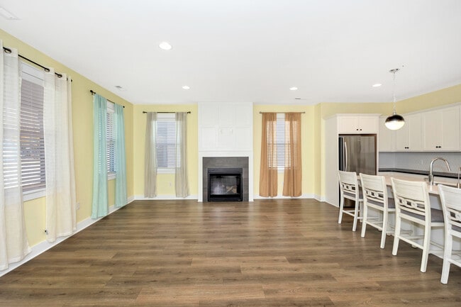 Building Photo - 2907 8th Ave SW