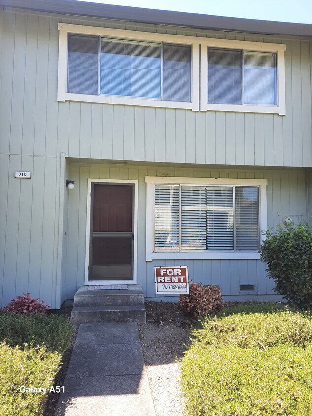 Foto principal - 316 Harvest Ln
