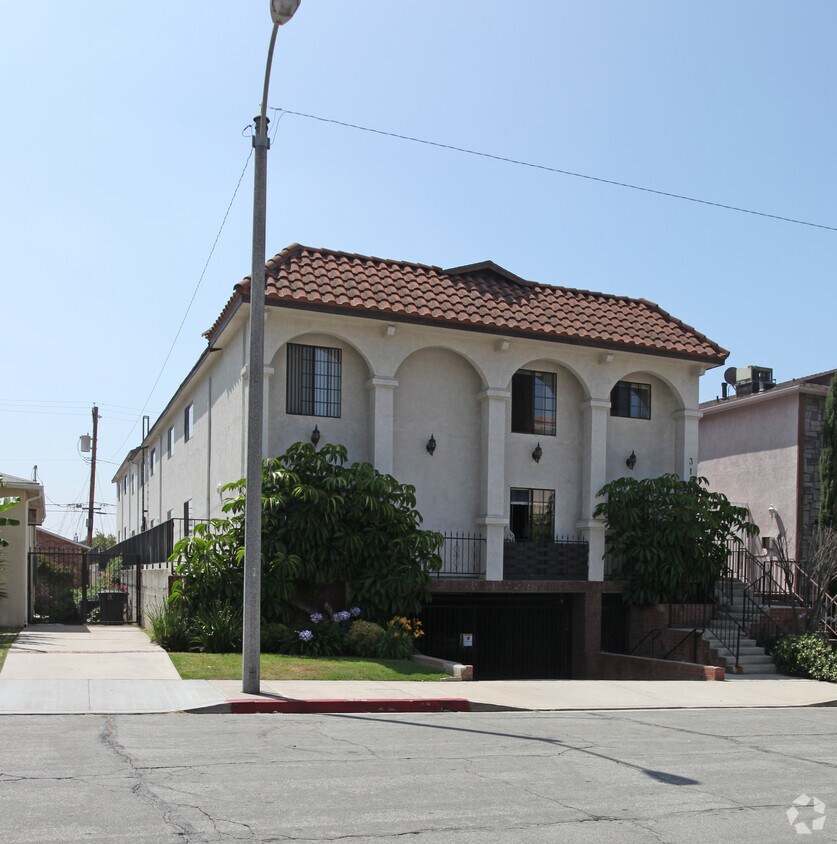 Primary Photo - 316 E Elmwood Ave