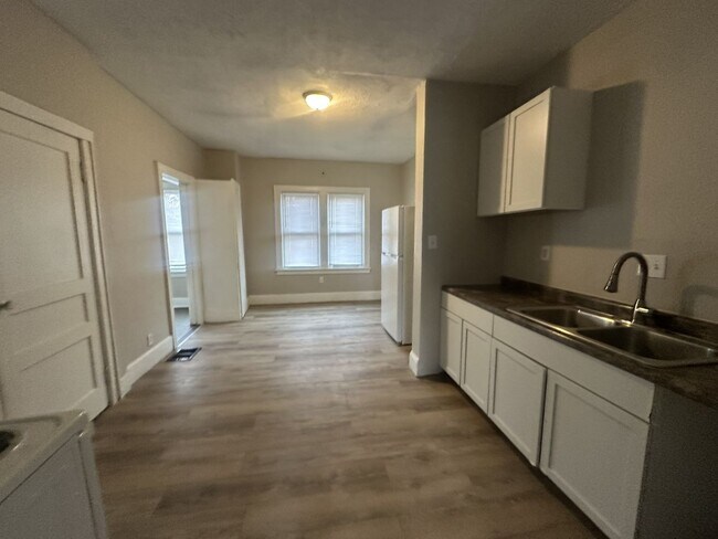 Foto del edificio - 3 Bedroom West Side House