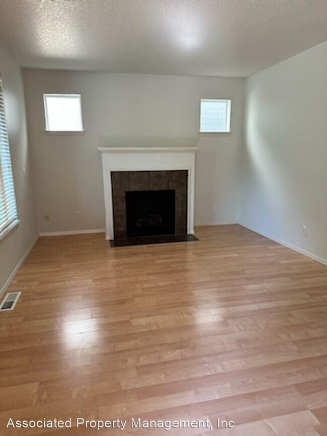 Building Photo - 3 br, 2.5 bath House - 1185 SE Westerland