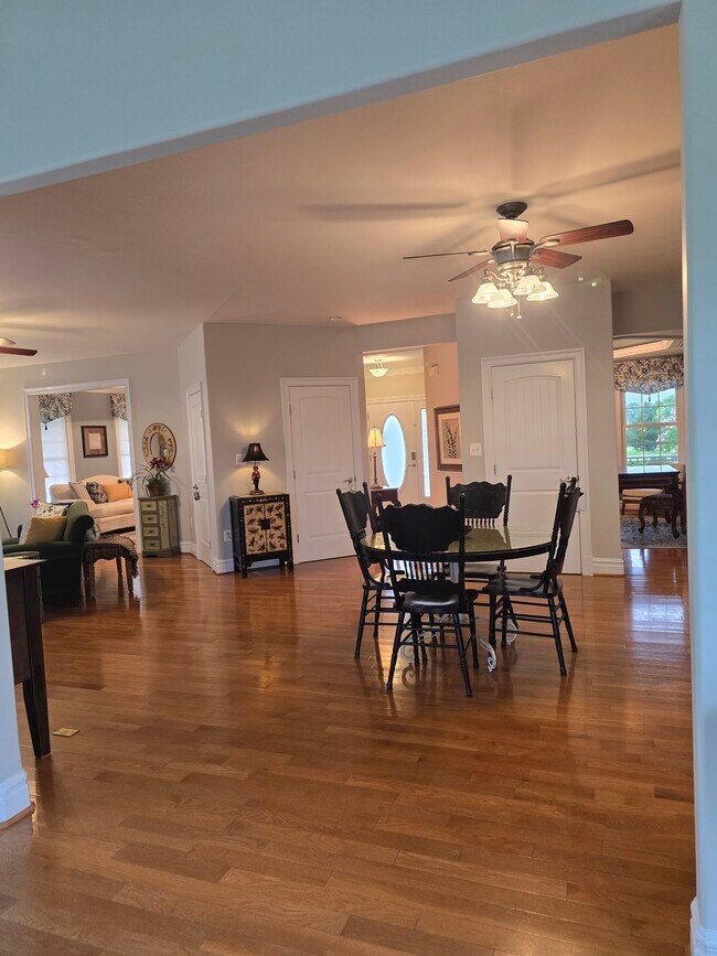 Foto del edificio - 10850 Misty Creek Ct