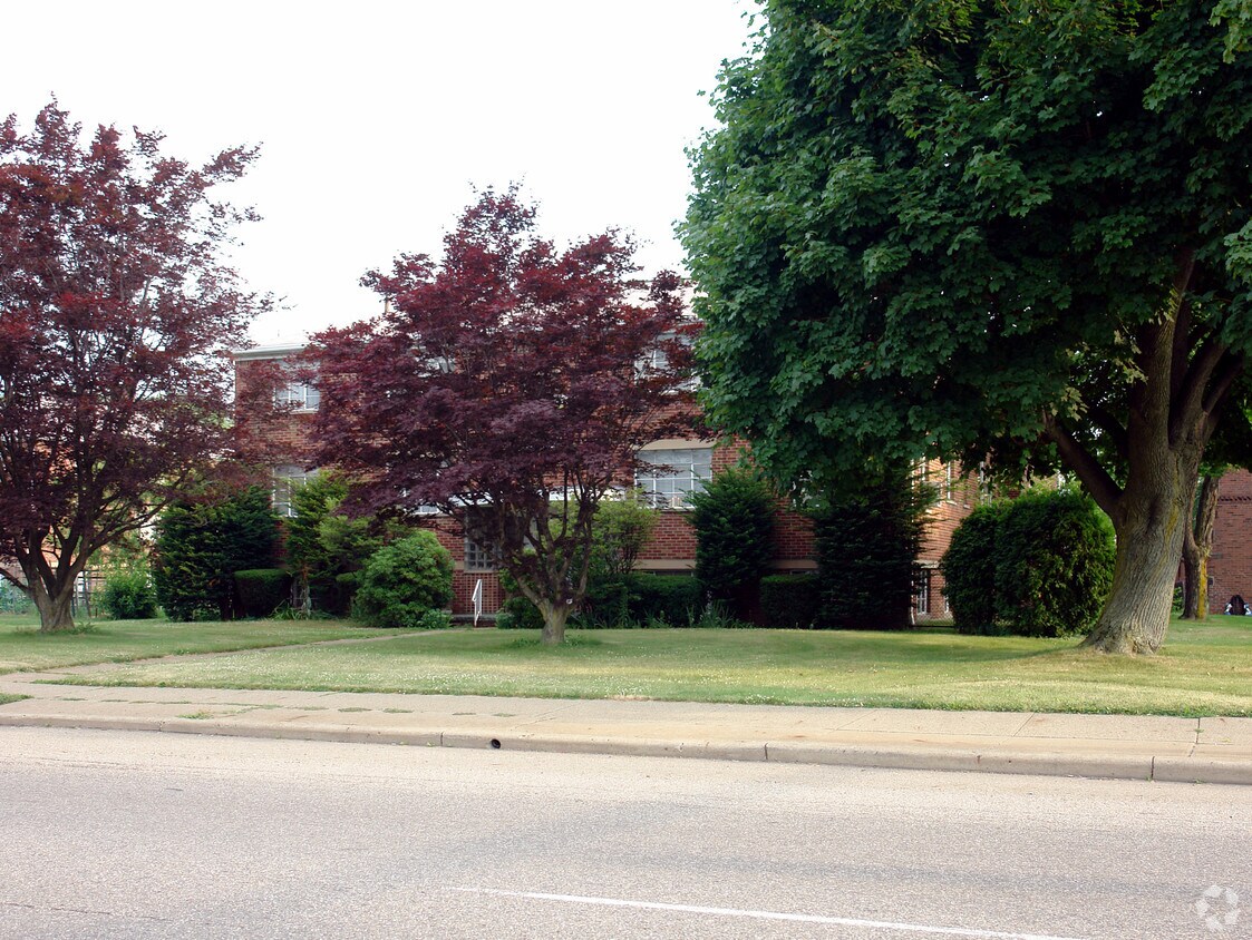 3709 W Tuscarawas St, Canton, OH 44708 Apartments in Canton, OH