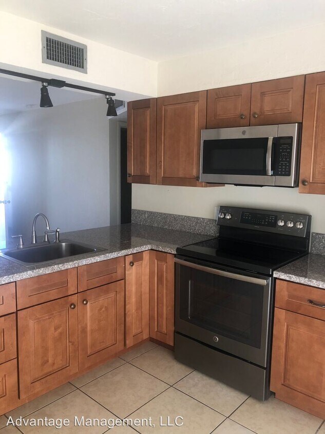 Primary Photo - 2665-2679 N Alvernon Way