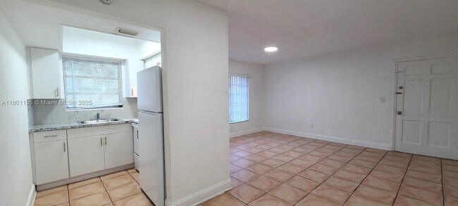 Foto del edificio - 7851 Dunham Blvd