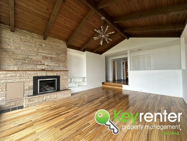 Building Photo - Beautifully Handcrafted 3 Bed 2 Bath Puyal...