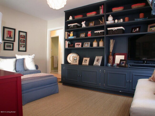 Foto del edificio - 4210 Briarwood Rd