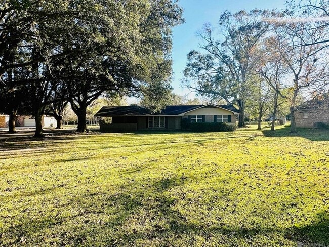 Foto del edificio - 43063 Black Bayou Rd