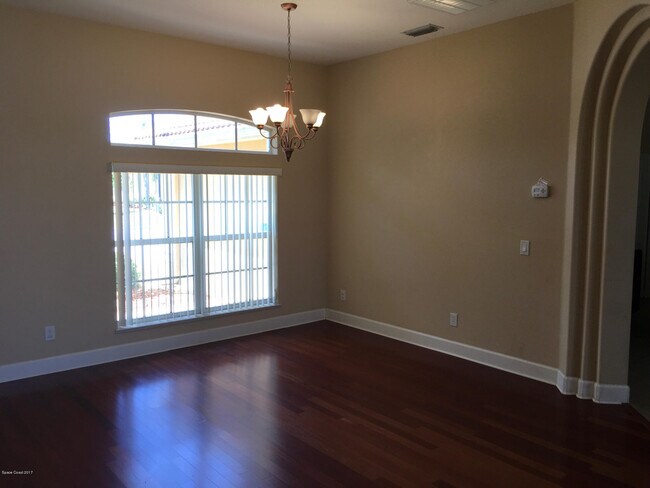 Building Photo - 611 Oceanside Blvd