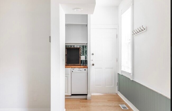Foto del edificio - 1474 W 29th St