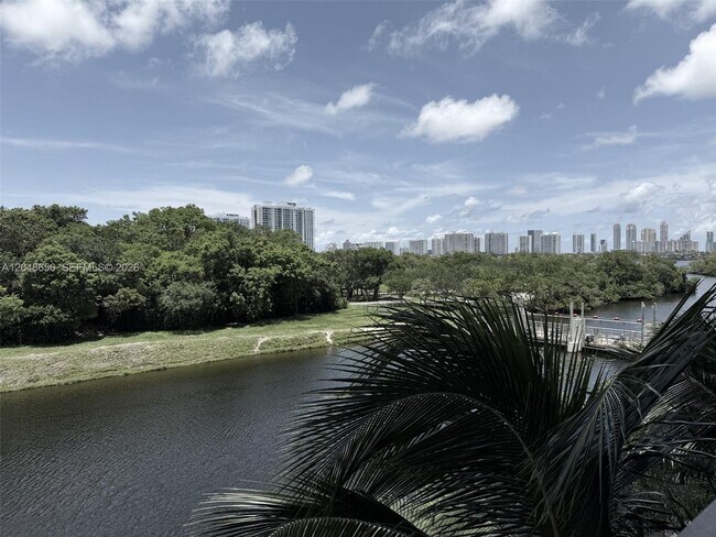 Foto del edificio - 16395 Biscayne Blvd