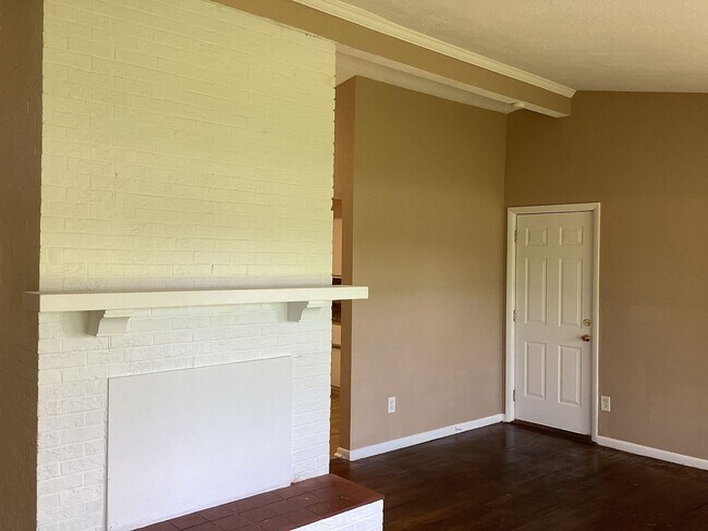 Building Photo - 4984 State Route 122 3BR/2BA (Franklin)