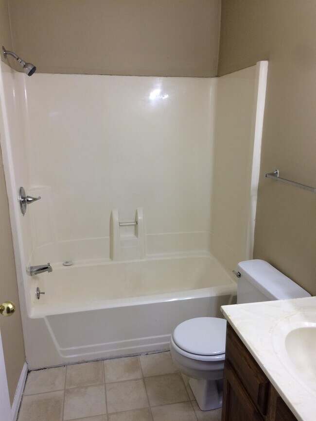 Building Photo - 1641 Foxhaven Dr