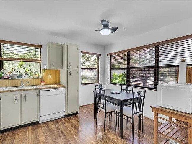 Building Photo - 2225 Monroe St