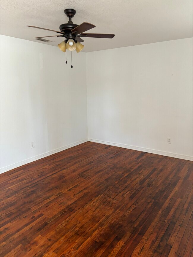 Building Photo - 3012 Olive Pl