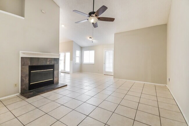 Building Photo - 2605 Mountainview Dr