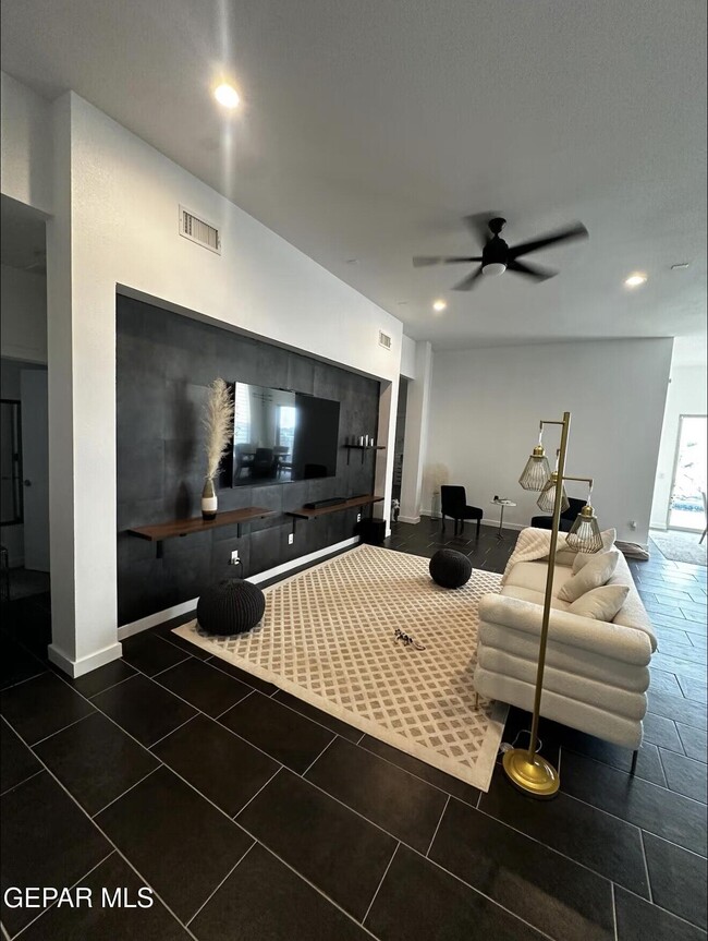 Foto del edificio - 13010 Terrington Ave