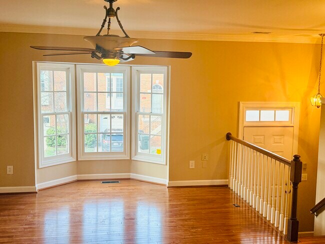 Foto del edificio - 8041 Trevor Pl