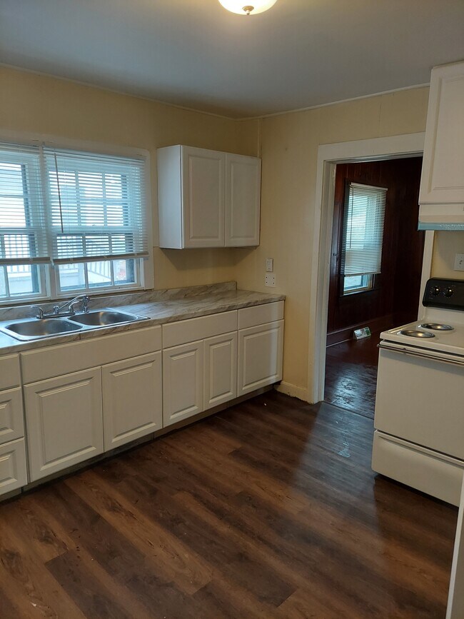 Foto del edificio - 412 Hickory Chapel Rd