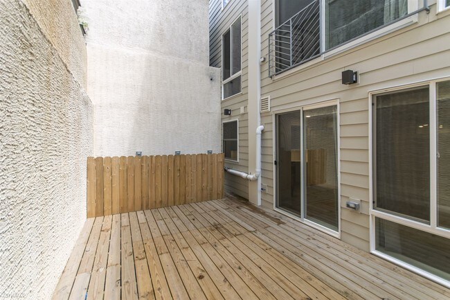Building Photo - 1 br, 1 bath  - 1533-39 PARRISH ST Unit 1E