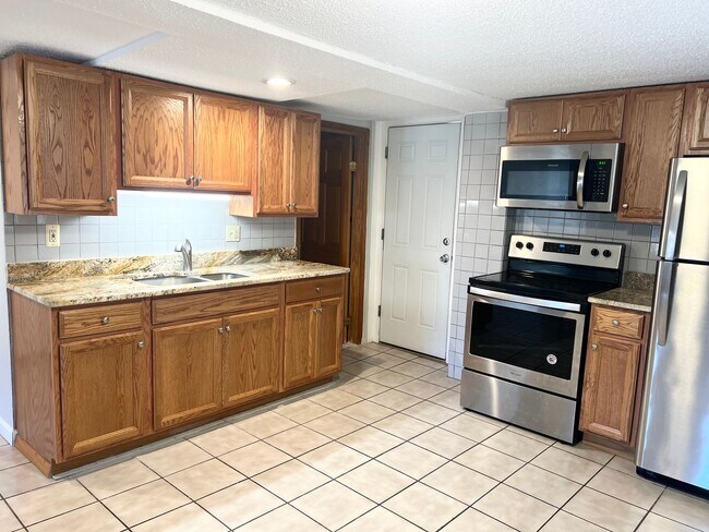 Foto del edificio - 204 S Main St