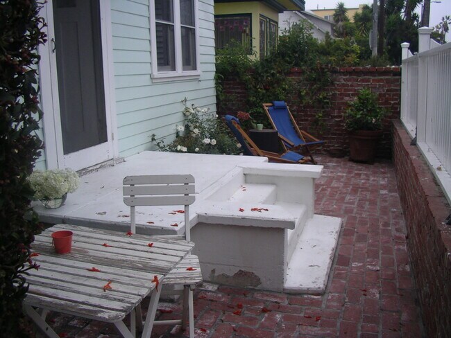 PATIO - 447 Rialto Ave