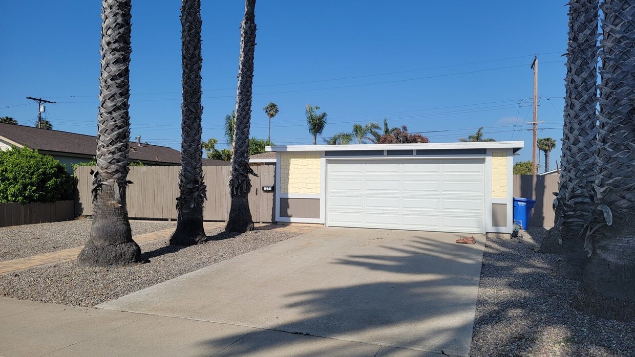 Primary Photo - 3 Bed, 2 Bath House for Rent