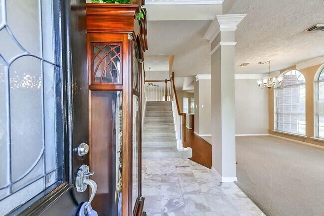 Foto del edificio - 15423 Evergreen Knoll Ln