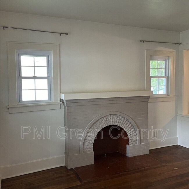Foto del edificio - 1147 N Main St