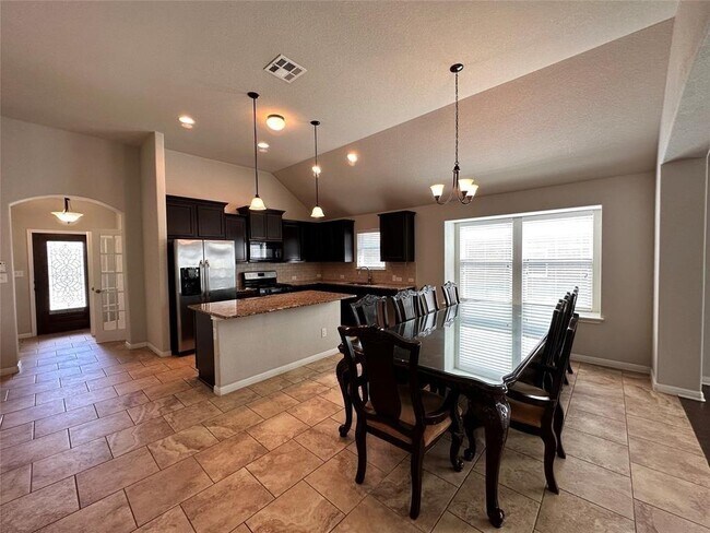 Building Photo - 5612 Sabbia Dr