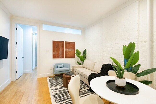 Foto del edificio - 1290-8 New Renovated 2 Bedrooms in UES
