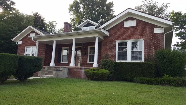 Building Photo - 502 Highland Ave