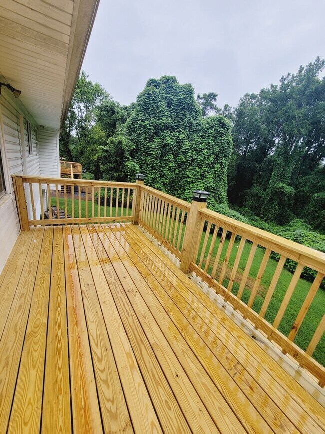 Building Photo - Newly Renovated Brick Ranch with a Basement!
