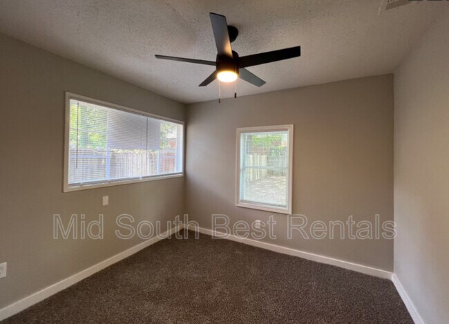 Foto del edificio - 1297 Elkwood St