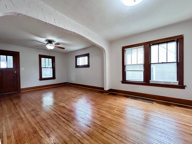 Foto del edificio - 733 S Union St