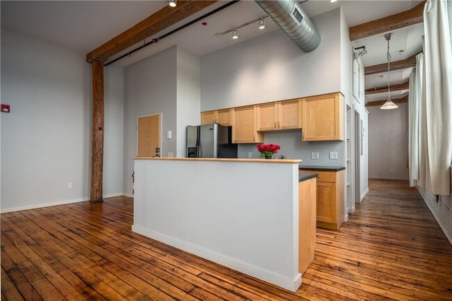 Building Photo - 28 Bayley St