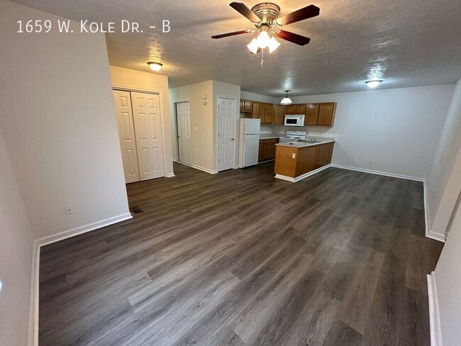 Building Photo - 1659 W Kole Dr